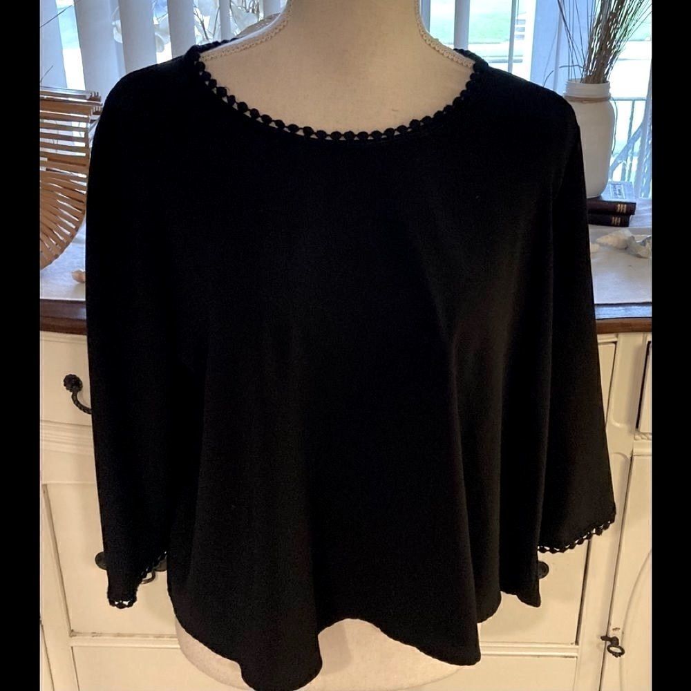 Black Blouse - Picture 5 of 6